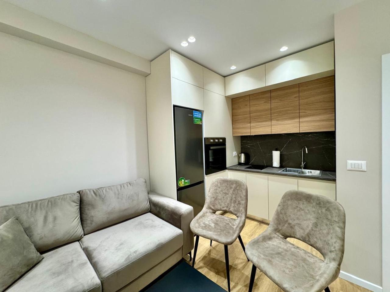 Hotel E&r At Myslym Shyri Tirana