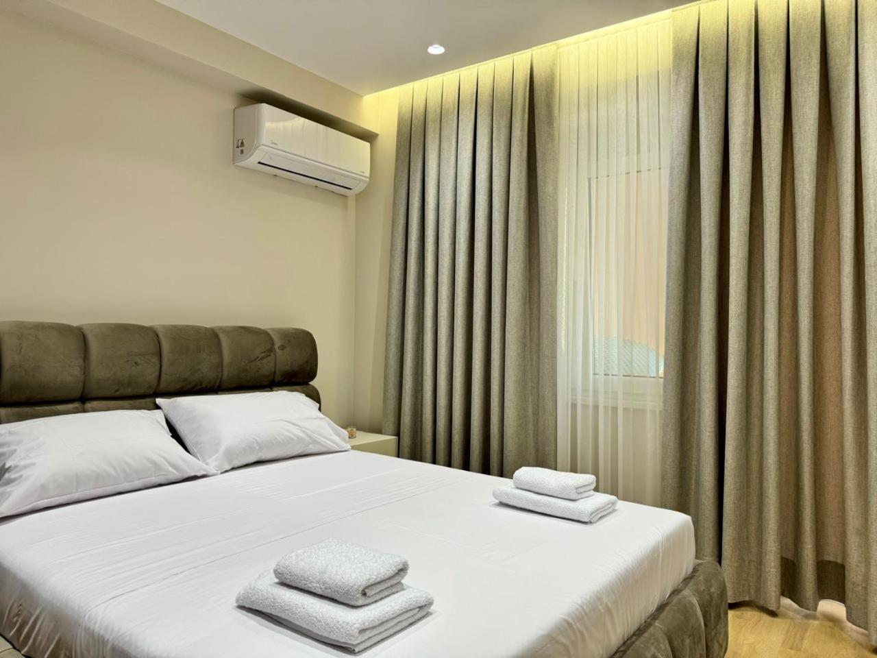 E&r At Myslym Shyri Hotel *